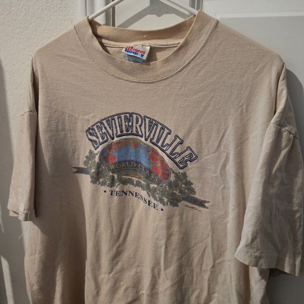 Vintage 1999 Hanes Sevierville Tennessee World Class T-Shirt Mens XL Tan Cotton